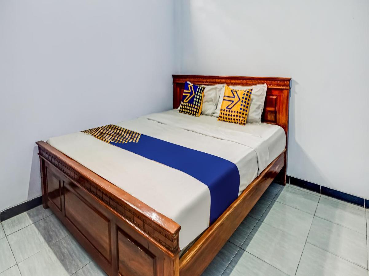 Spot On 90797 Sukun Syariah Homestay Malang Esterno foto