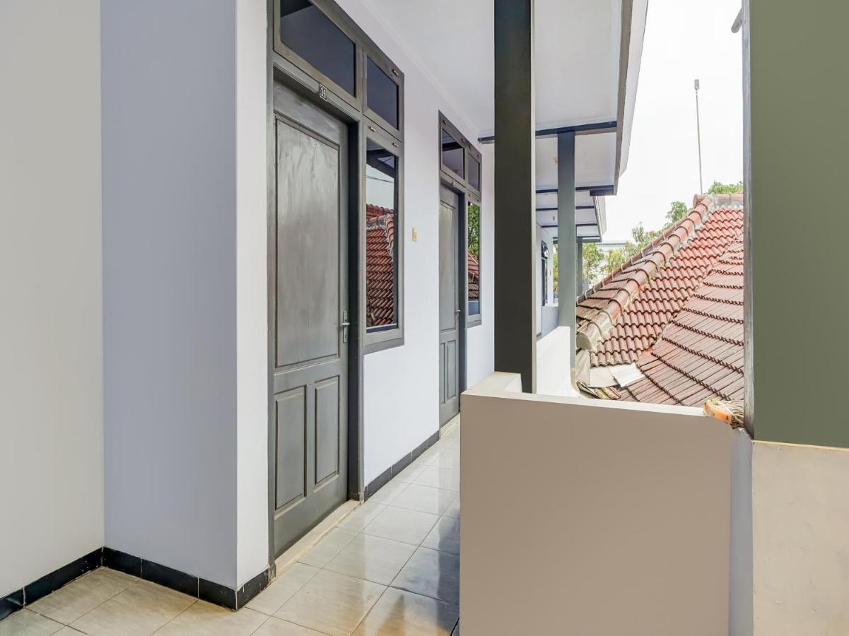 Spot On 90797 Sukun Syariah Homestay Malang Esterno foto
