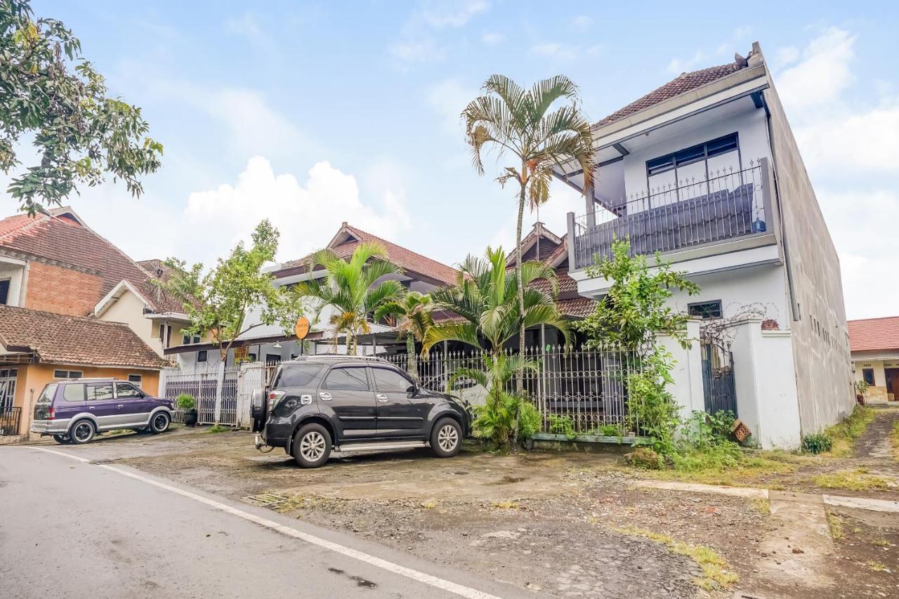 Spot On 90797 Sukun Syariah Homestay Malang Esterno foto