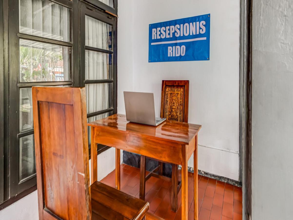 Spot On 90797 Sukun Syariah Homestay Malang Esterno foto