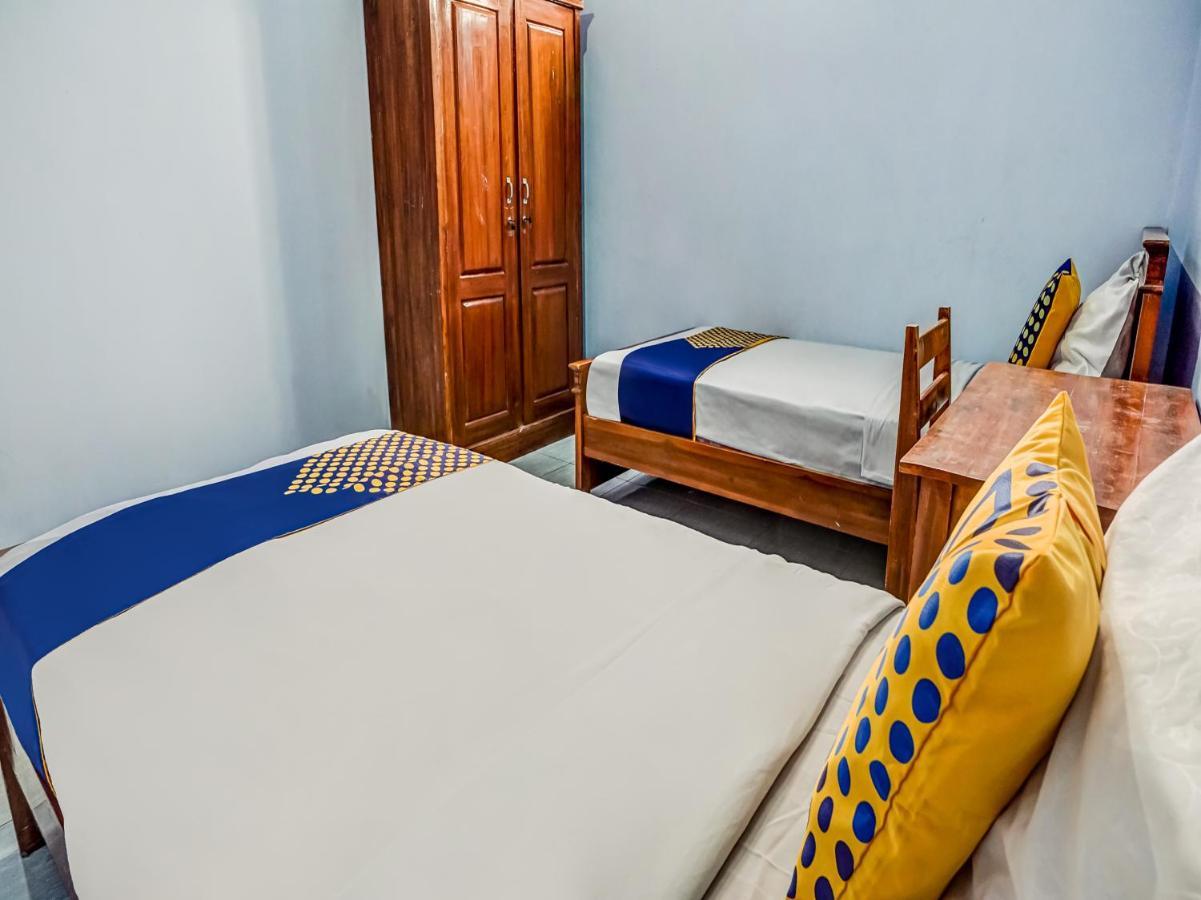 Spot On 90797 Sukun Syariah Homestay Malang Esterno foto