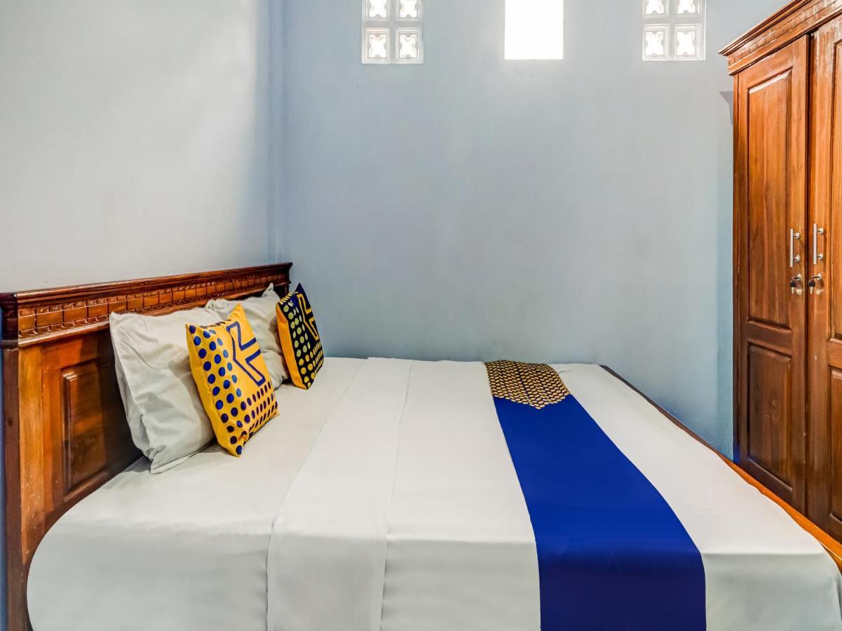 Spot On 90797 Sukun Syariah Homestay Malang Esterno foto