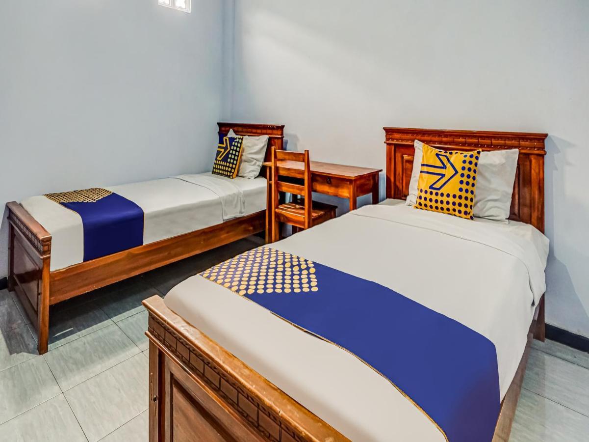 Spot On 90797 Sukun Syariah Homestay Malang Esterno foto