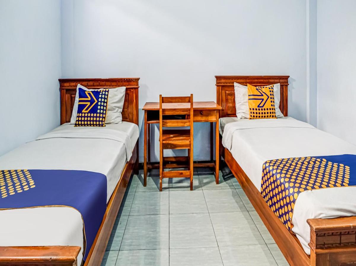 Spot On 90797 Sukun Syariah Homestay Malang Esterno foto