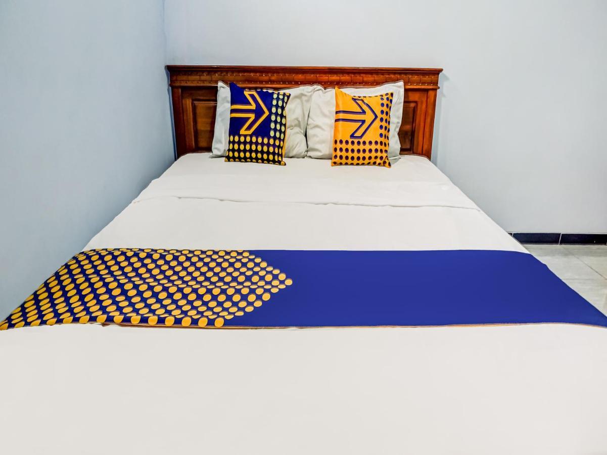 Spot On 90797 Sukun Syariah Homestay Malang Esterno foto